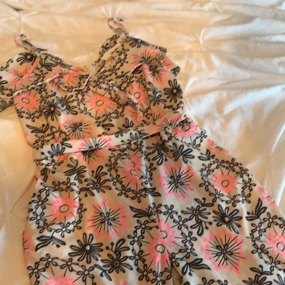 Black/neon pink flower jumpsuit with pockets🌸 - Picture 2 of 6